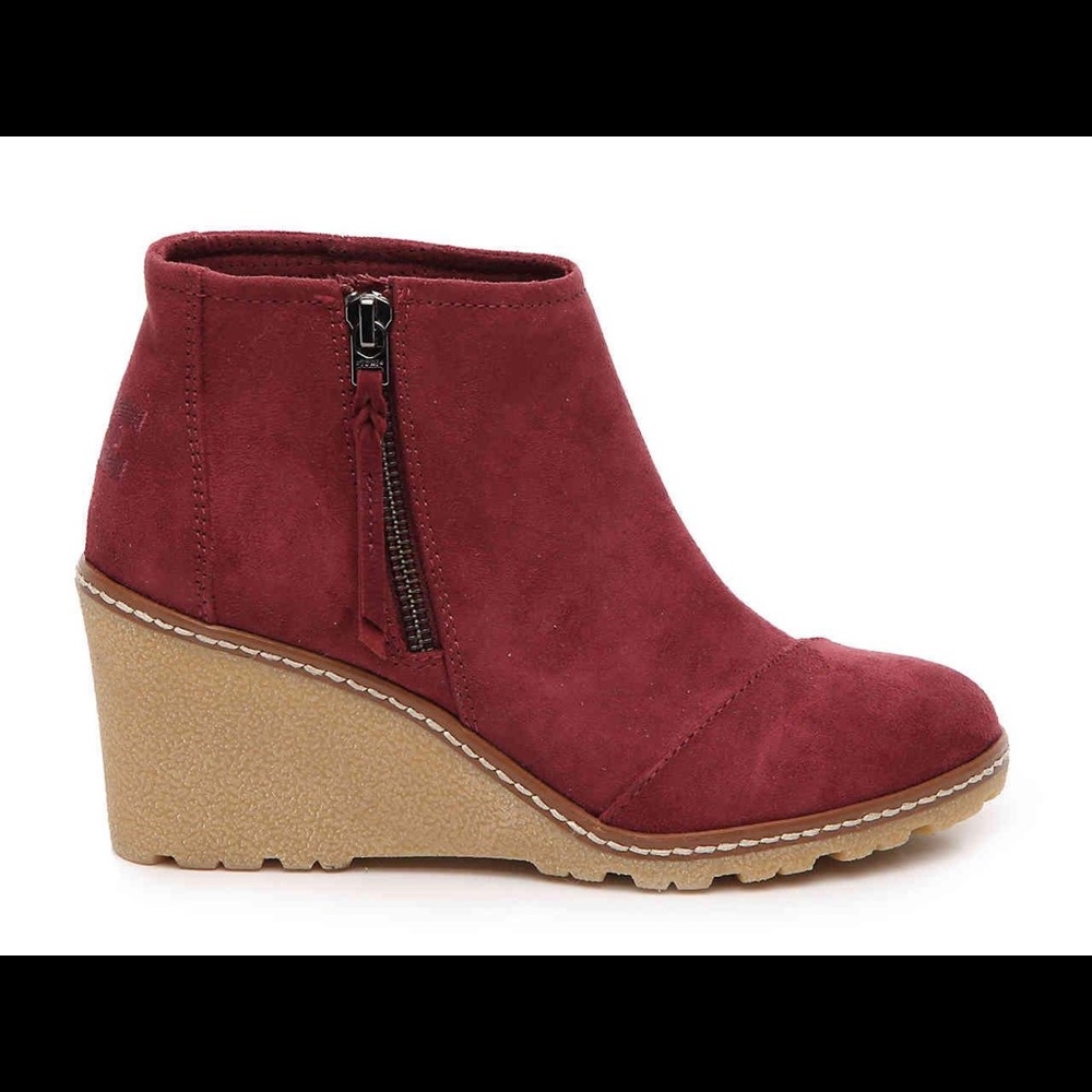 Tom’s Avery Suede wedges